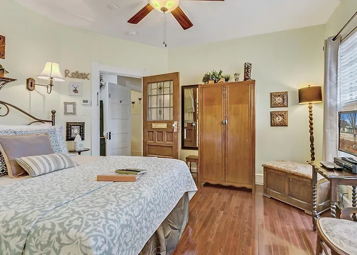Granbury Gardens Bed And Breakfast