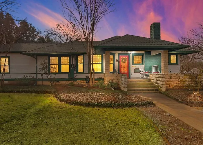 Granbury Gardens Bed And Breakfast