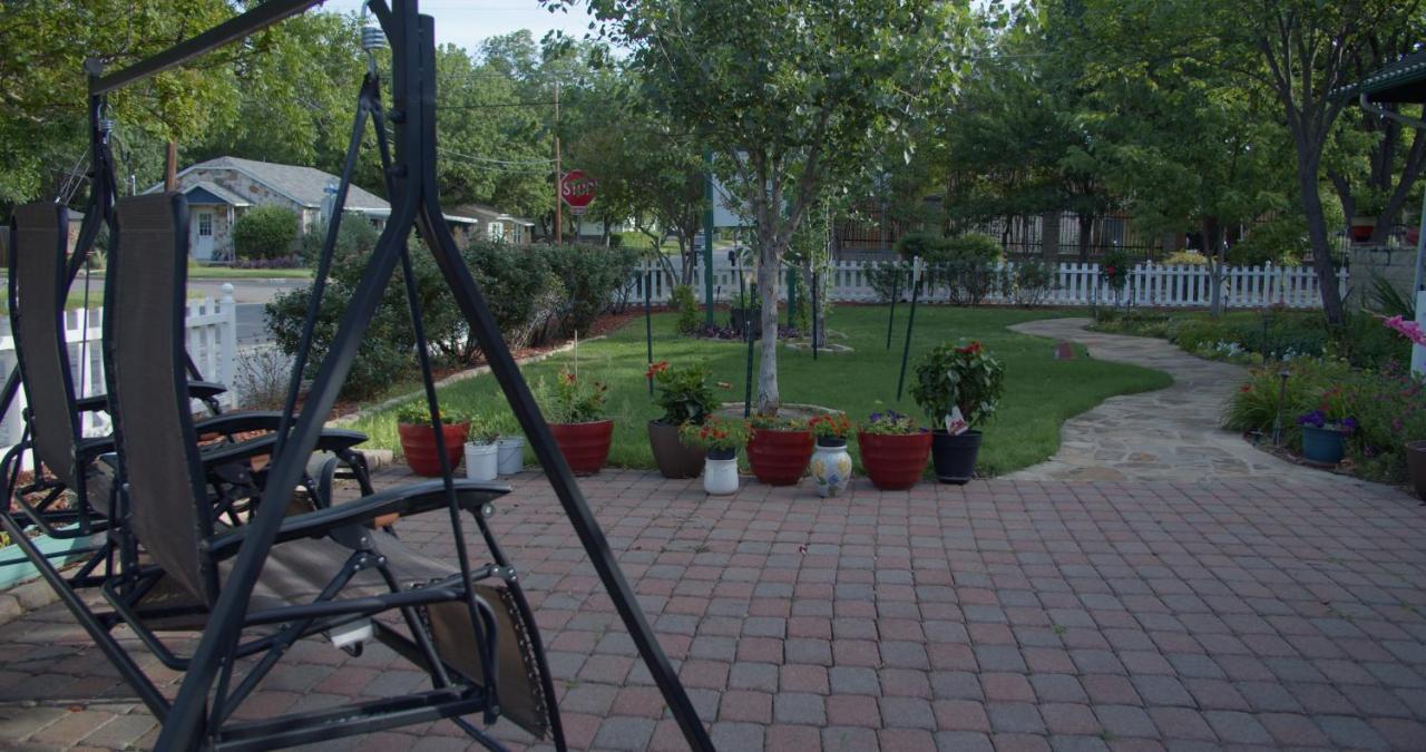 Gardens Bed and breakfast Granbury