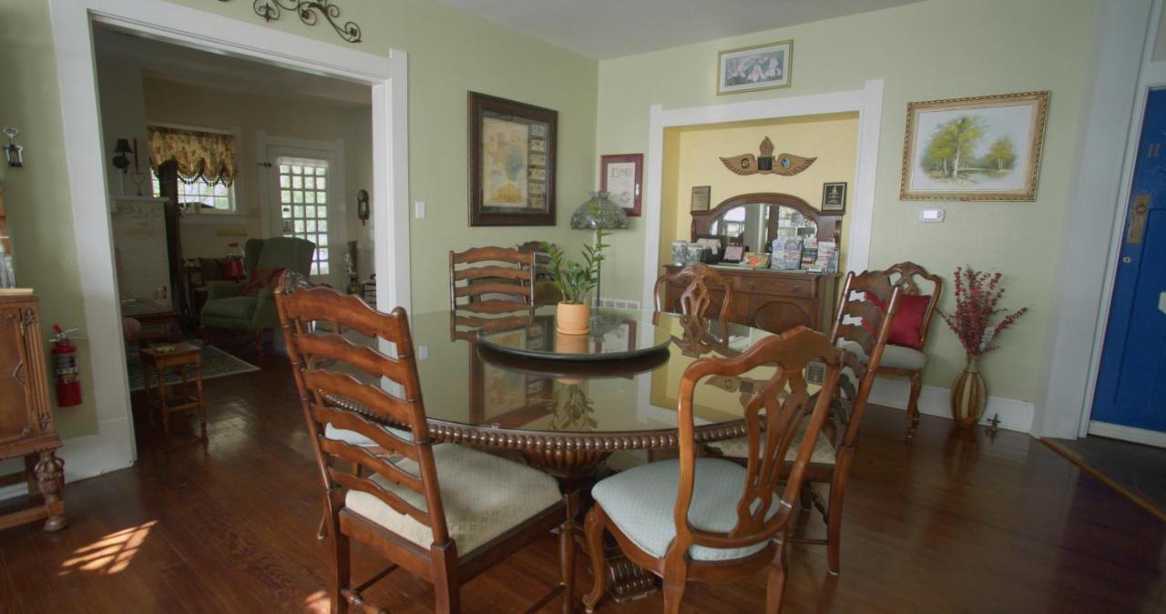 Gardens Bed and breakfast 2*