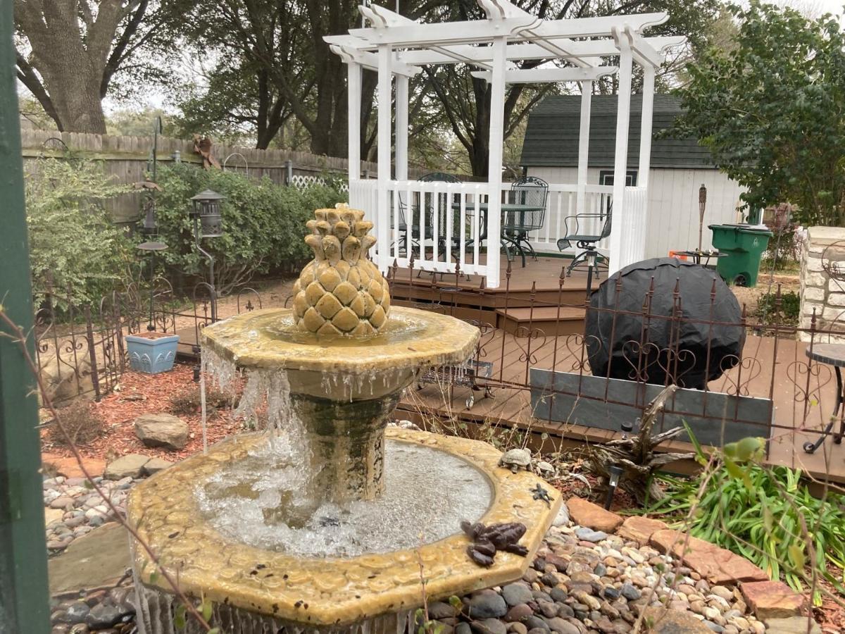 Gardens Bed and breakfast Granbury