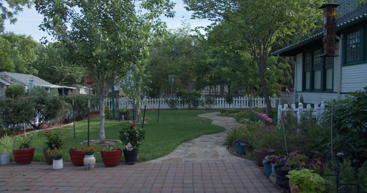 Gardens 2* Granbury