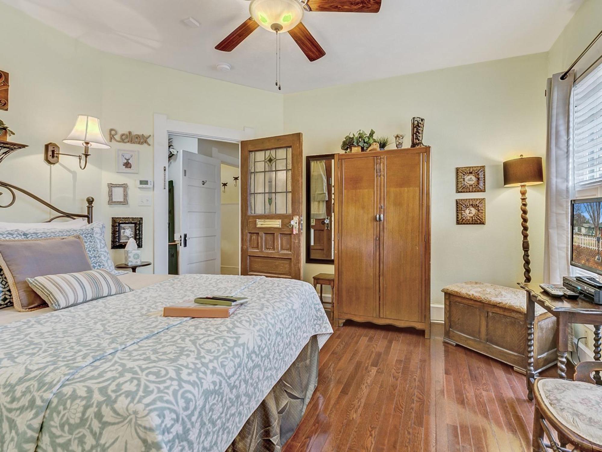 Gardens Bed and breakfast 2*