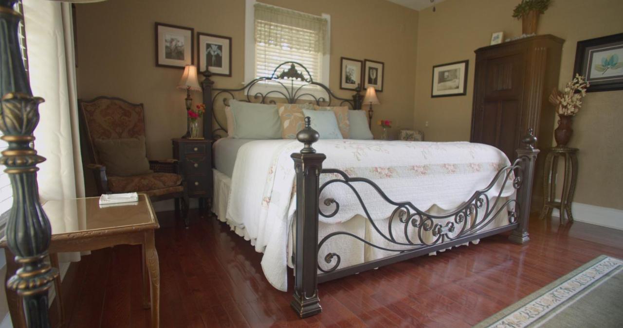Gardens Bed & Breakfast Granbury